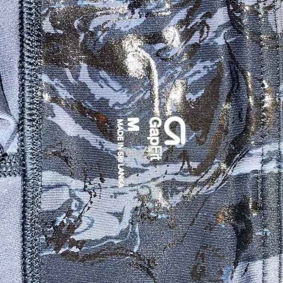 4 Pairs of leggings 1 athletic shirt with built in bra - Picture 3 of 15